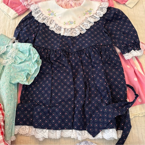Vintage Lot Of 8 Baby Girl Dresses Embroidered, Lace, Gingham, Frilly- Mix Size - Picture 7 of 13